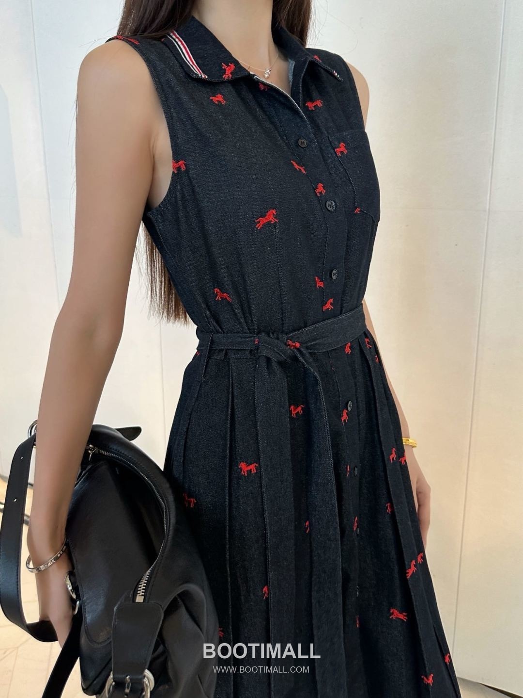 Thom Browne 2026 S/S Cotton Sleeveless Dress Embroidered Logo Detail 톰브라운 코튼 슬리브리스 드레스 자수 로고 디테일 6