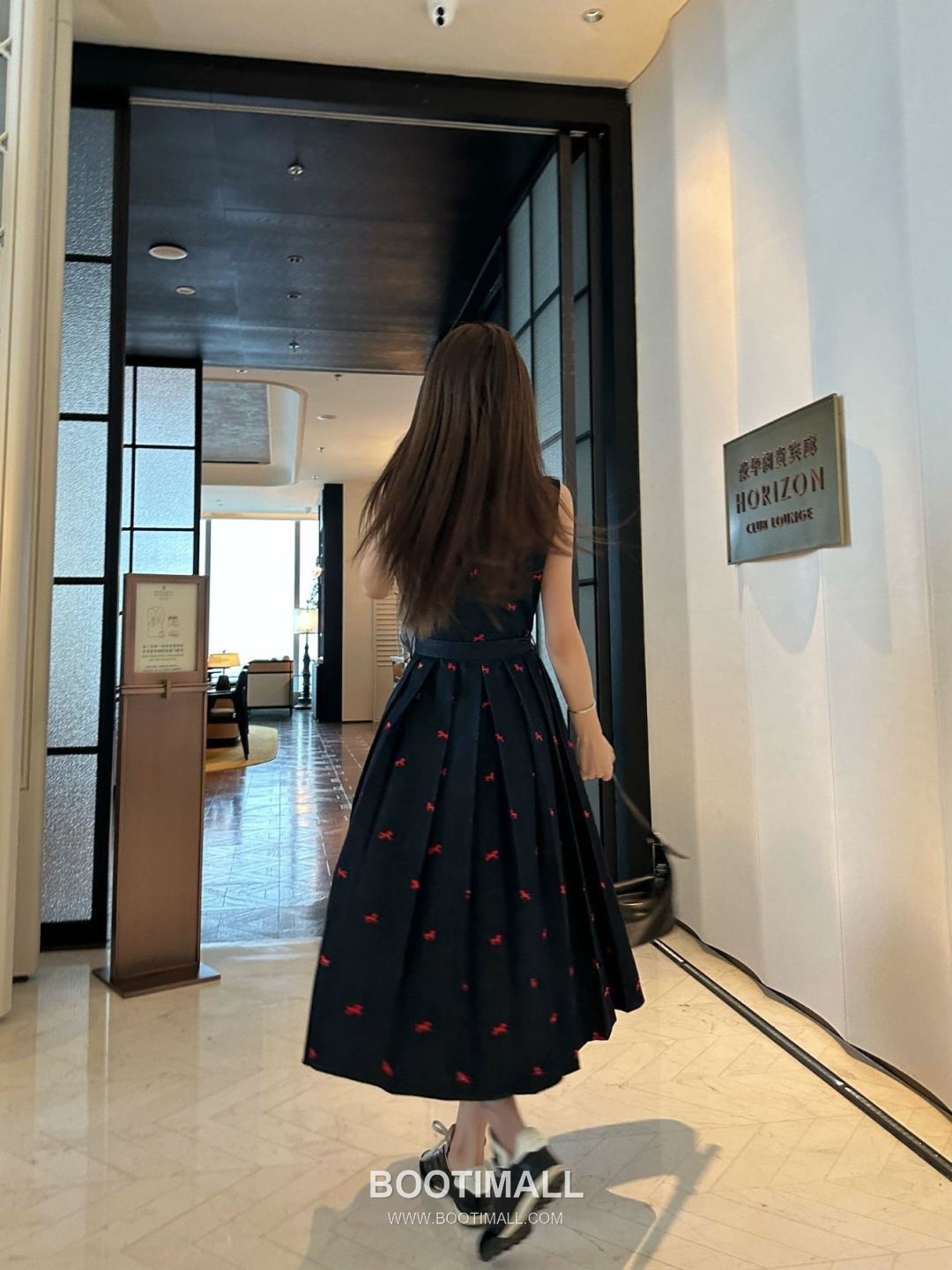 Thom Browne 2026 S/S Cotton Sleeveless Dress Embroidered Logo Detail 톰브라운 코튼 슬리브리스 드레스 자수 로고 디테일 9