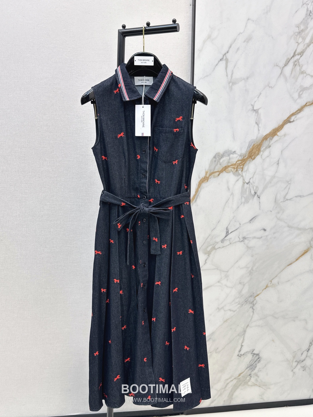 Thom Browne 2026 S/S Cotton Sleeveless Dress Embroidered Logo Detail 톰브라운 코튼 슬리브리스 드레스 자수 로고 디테일 10