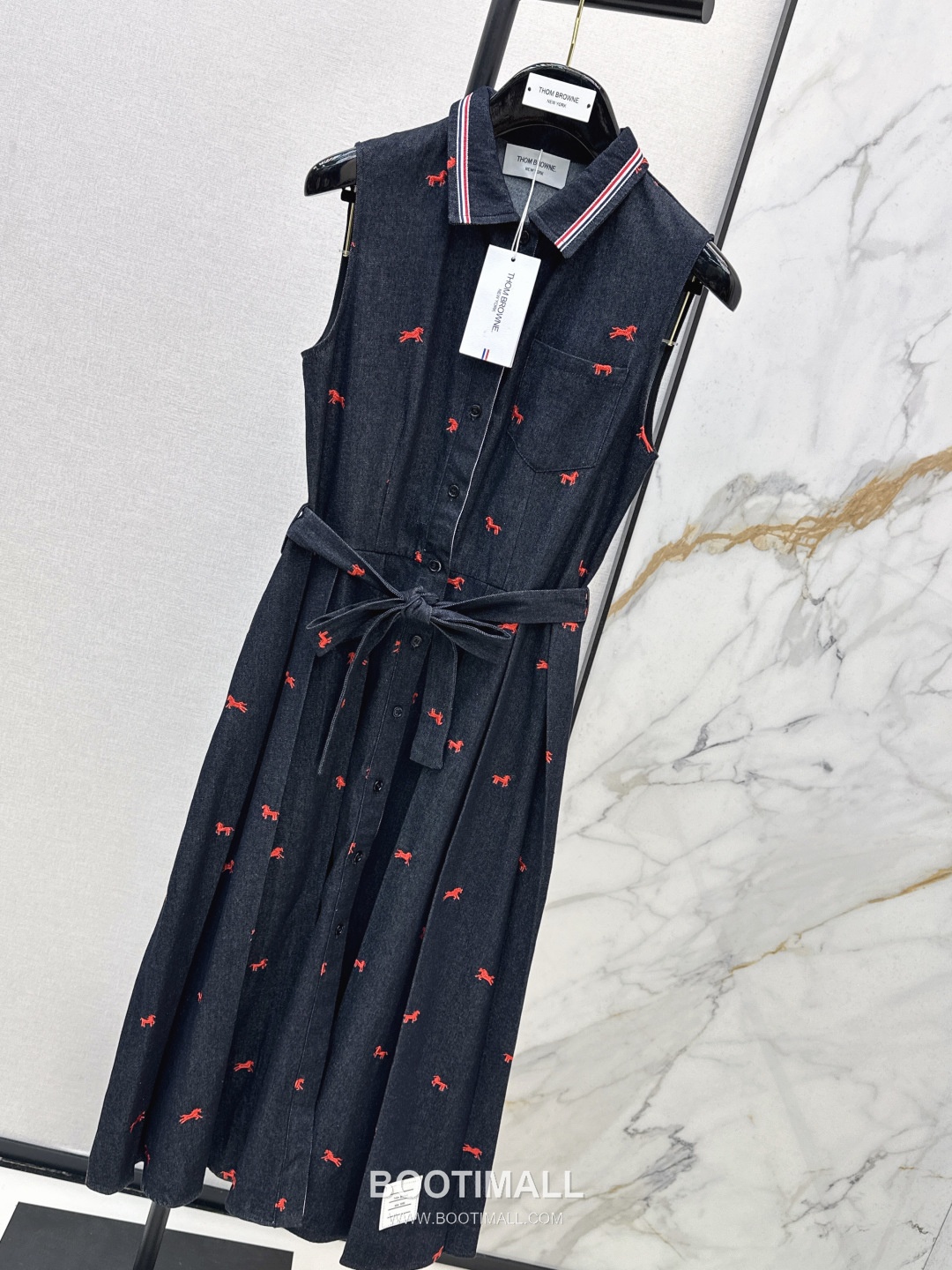 Thom Browne 2026 S/S Cotton Sleeveless Dress Embroidered Logo Detail 톰브라운 코튼 슬리브리스 드레스 자수 로고 디테일 11