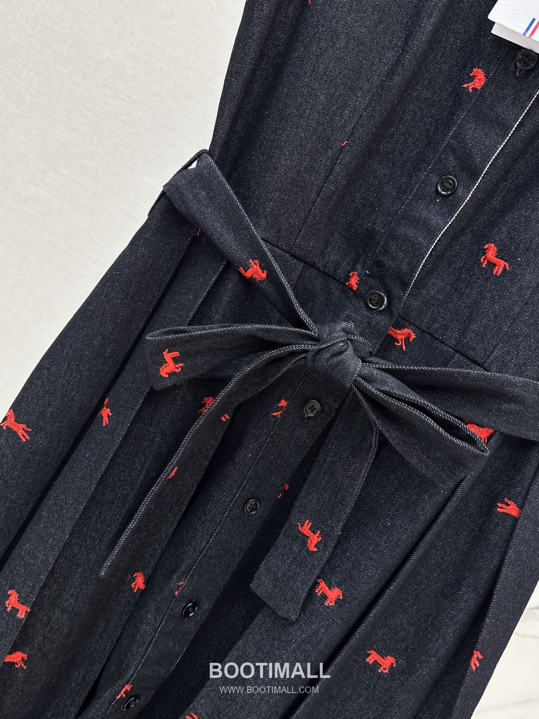 Thom Browne 2026 S/S Cotton Sleeveless Dress Embroidered Logo Detail 톰브라운 코튼 슬리브리스 드레스 자수 로고 디테일 15