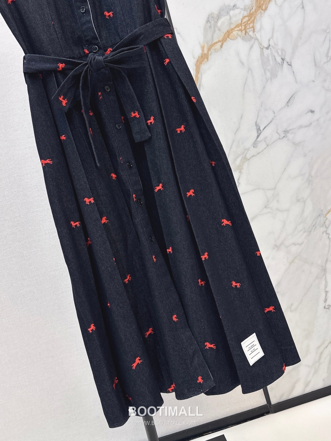 Thom Browne 2026 S/S Cotton Sleeveless Dress Embroidered Logo Detail 톰브라운 코튼 슬리브리스 드레스 자수 로고 디테일 17