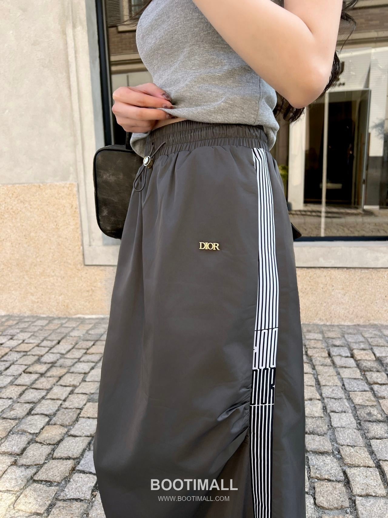 Prada 2026 S/S Polyester Skirt Elastic Waist Webbing Logo Detail 프라다 폴리에스터 스커트 밴딩 웨빙 로고 디테일 4
