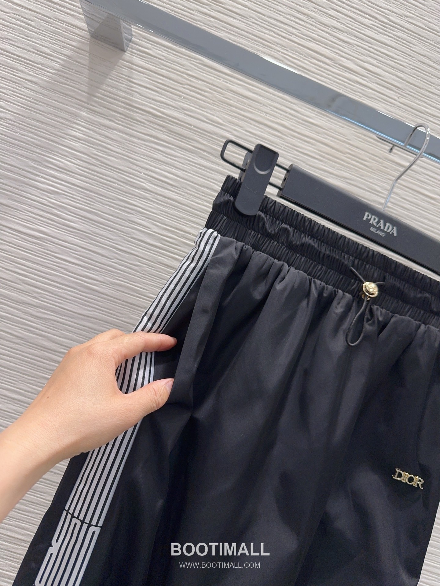 Prada 2026 S/S Polyester Skirt Elastic Waist Webbing Logo Detail 프라다 폴리에스터 스커트 밴딩 웨빙 로고 디테일 12