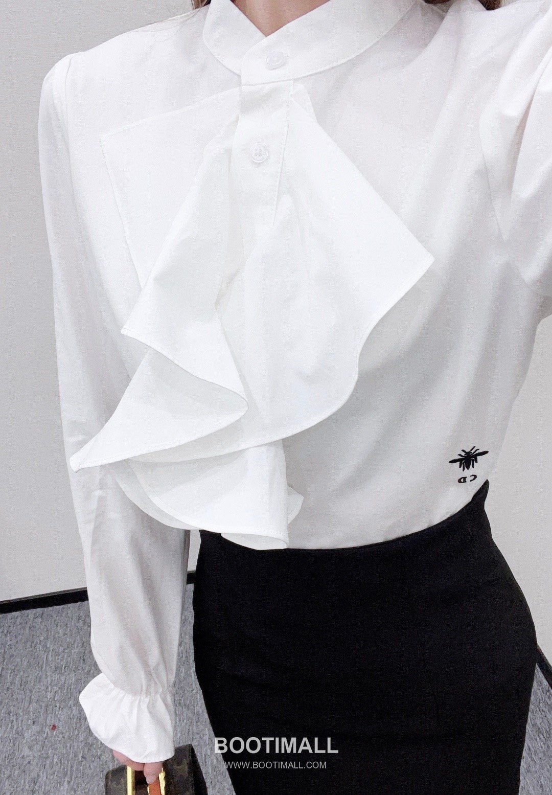 Dior 2026 S/S Cotton Twill Shirt Ruffle Collar Embroidered Bee Logo 디올 코튼 트윌 셔츠 러플 칼라 자수 비 로고 6