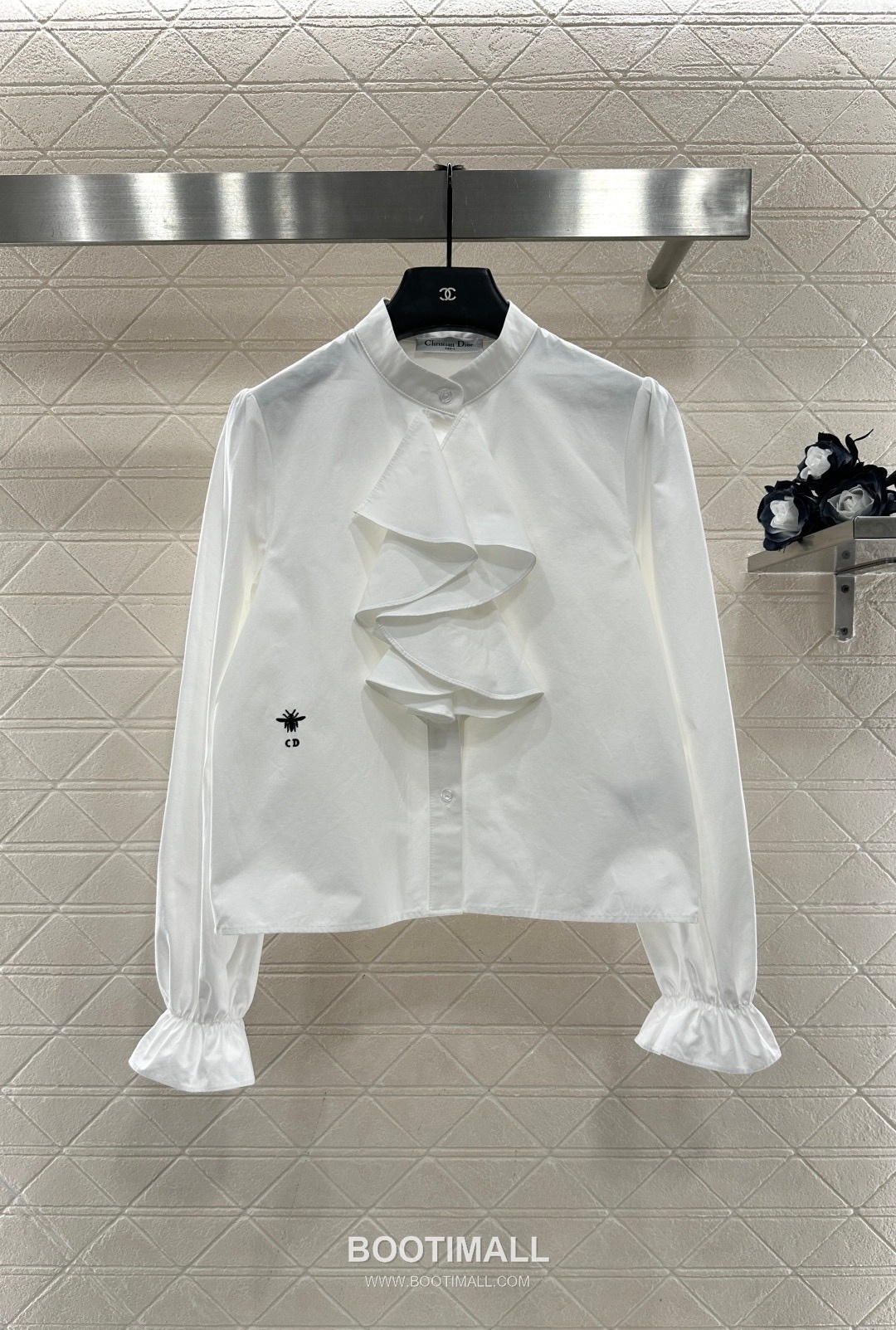 Dior 2026 S/S Cotton Twill Shirt Ruffle Collar Embroidered Bee Logo 디올 코튼 트윌 셔츠 러플 칼라 자수 비 로고 7
