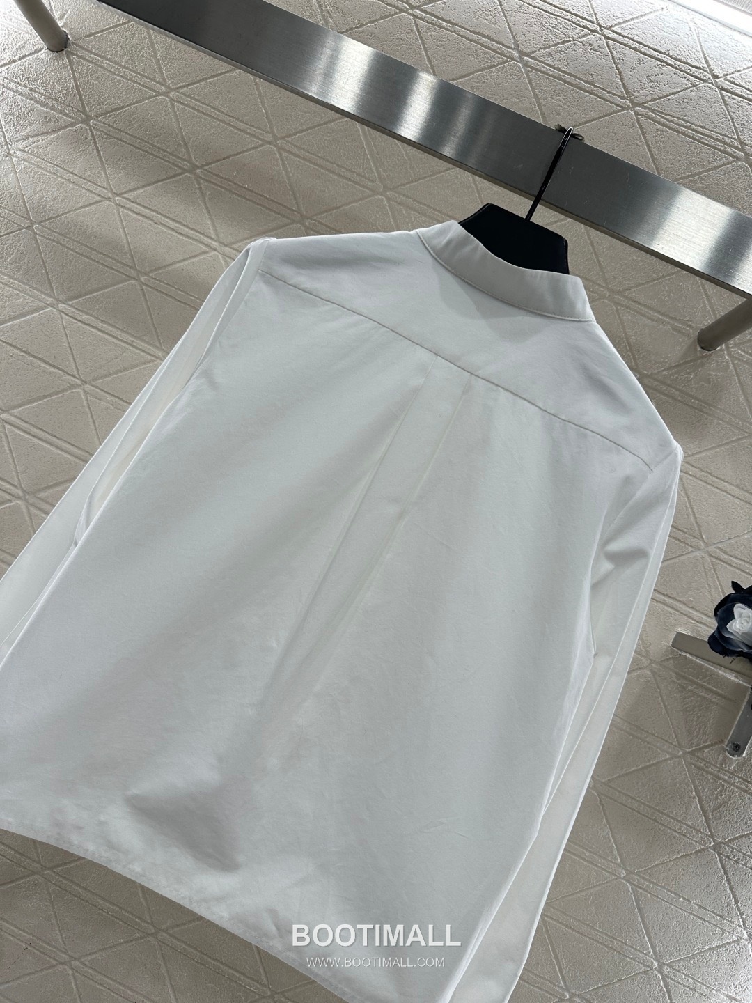 Dior 2026 S/S Cotton Twill Shirt Ruffle Collar Embroidered Bee Logo 디올 코튼 트윌 셔츠 러플 칼라 자수 비 로고 10