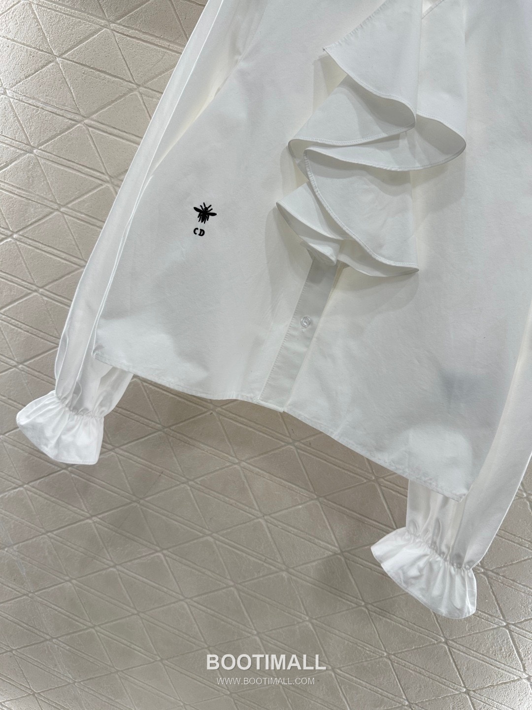 Dior 2026 S/S Cotton Twill Shirt Ruffle Collar Embroidered Bee Logo 디올 코튼 트윌 셔츠 러플 칼라 자수 비 로고 11