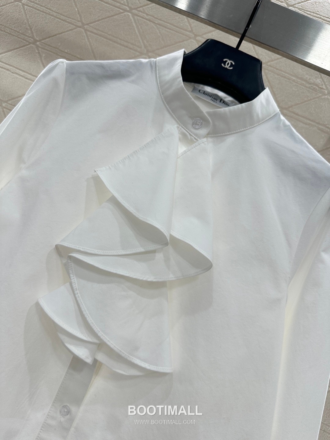 Dior 2026 S/S Cotton Twill Shirt Ruffle Collar Embroidered Bee Logo 디올 코튼 트윌 셔츠 러플 칼라 자수 비 로고 12