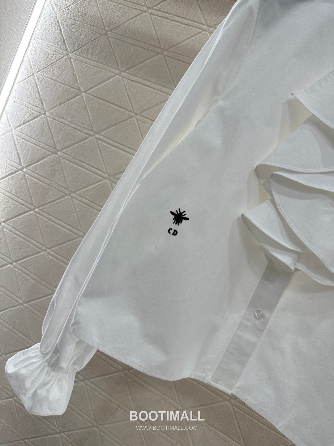 Dior 2026 S/S Cotton Twill Shirt Ruffle Collar Embroidered Bee Logo 디올 코튼 트윌 셔츠 러플 칼라 자수 비 로고 13