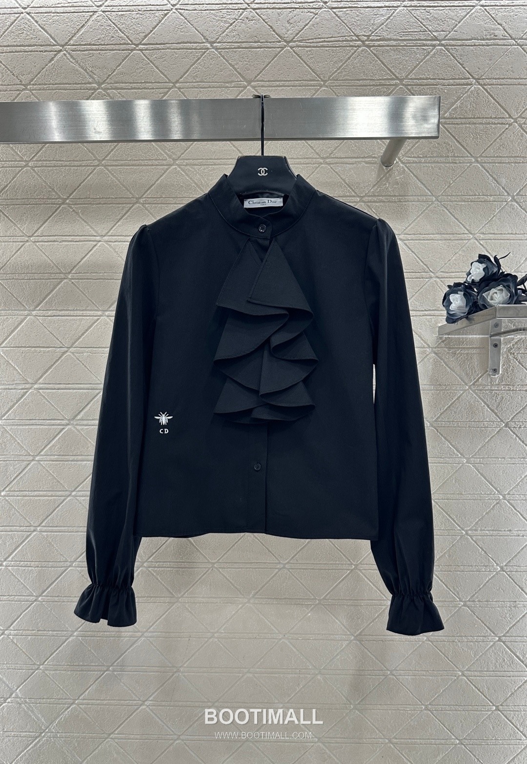 Dior 2026 S/S Cotton Twill Shirt Ruffle Collar Embroidered Bee Logo 디올 코튼 트윌 셔츠 러플 칼라 자수 비 로고 9