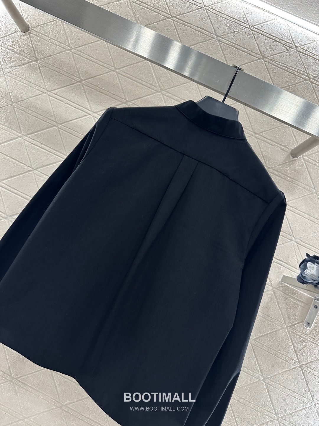 Dior 2026 S/S Cotton Twill Shirt Ruffle Collar Embroidered Bee Logo 디올 코튼 트윌 셔츠 러플 칼라 자수 비 로고 12