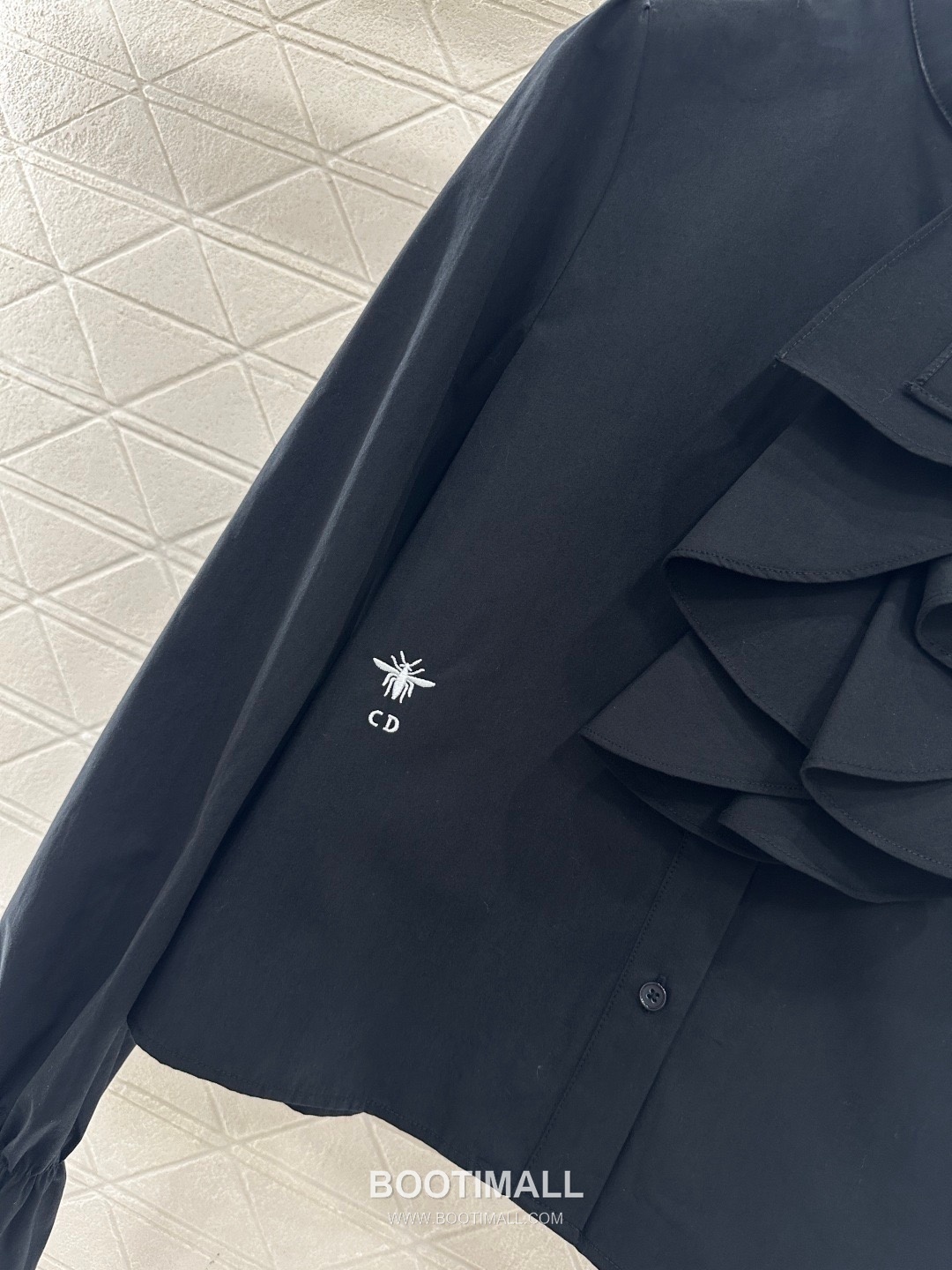 Dior 2026 S/S Cotton Twill Shirt Ruffle Collar Embroidered Bee Logo 디올 코튼 트윌 셔츠 러플 칼라 자수 비 로고 14