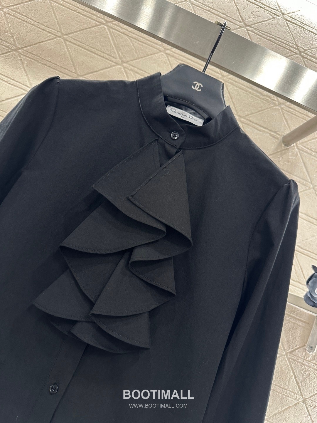 Dior 2026 S/S Cotton Twill Shirt Ruffle Collar Embroidered Bee Logo 디올 코튼 트윌 셔츠 러플 칼라 자수 비 로고 15