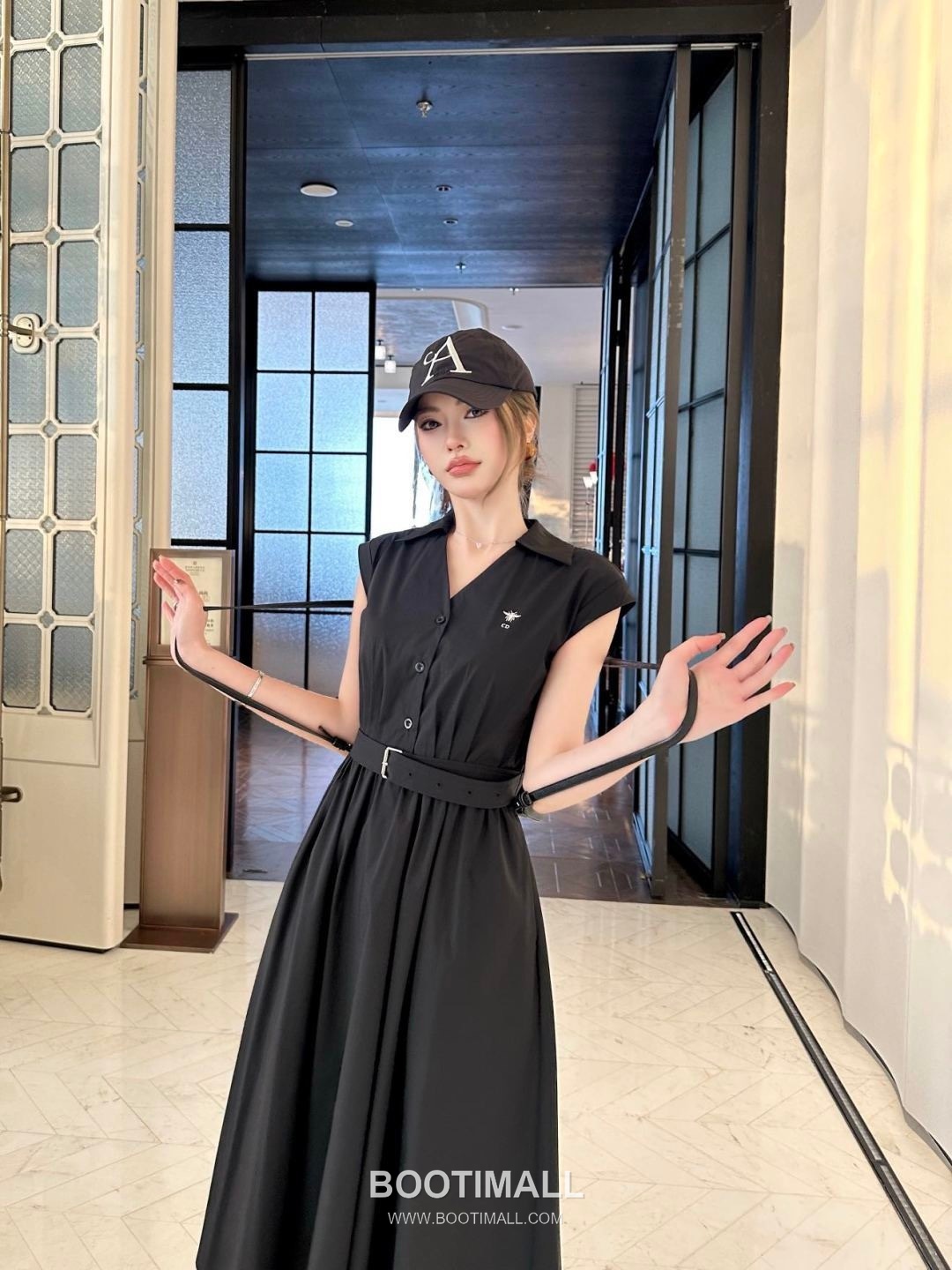 Dior 2026 S/S Polyester Dress Bee Embroidered Logo Detail 디올 폴리에스터 드레스 비 자수 로고 디테일 2