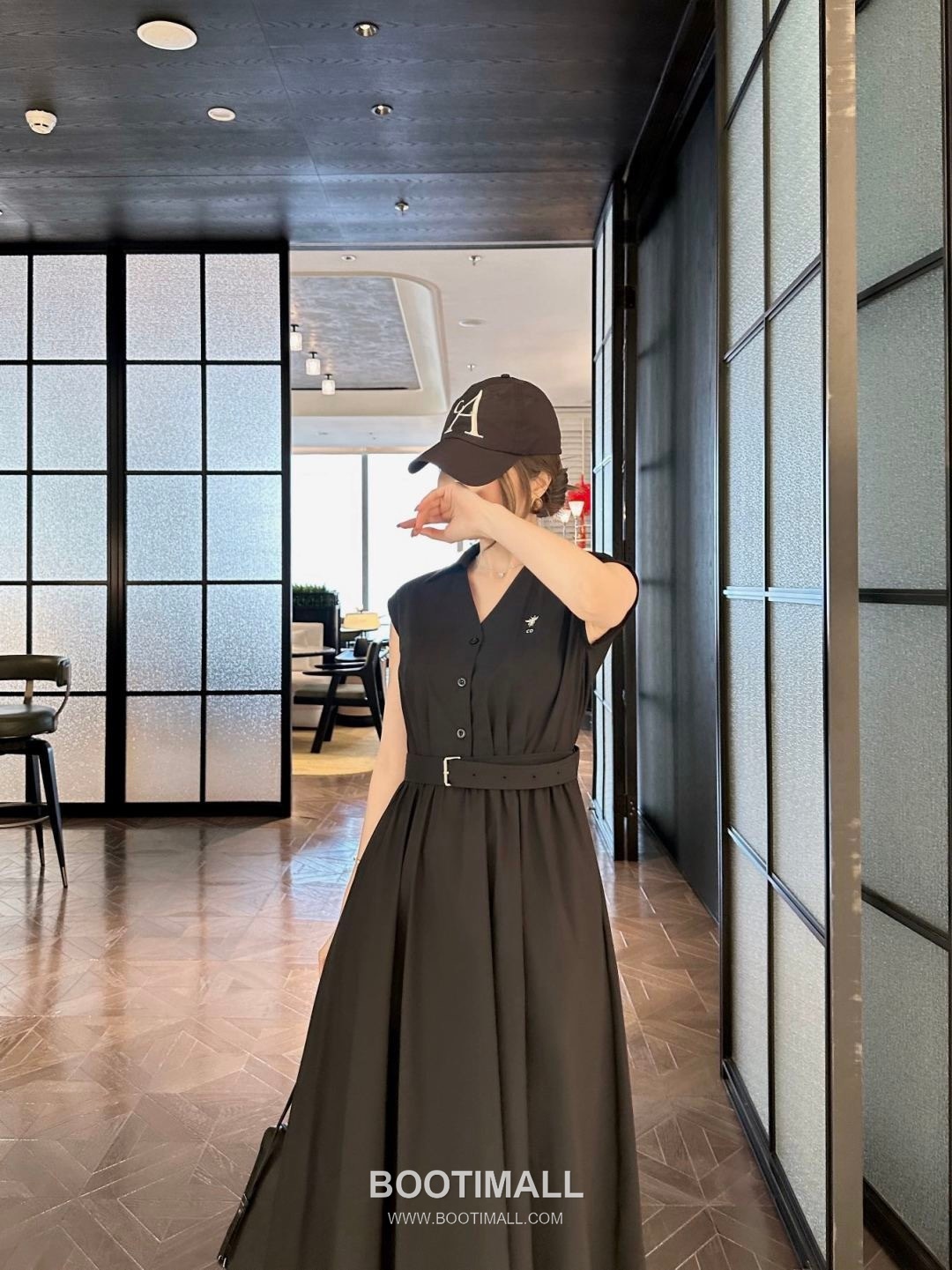 Dior 2026 S/S Polyester Dress Bee Embroidered Logo Detail 디올 폴리에스터 드레스 비 자수 로고 디테일 7