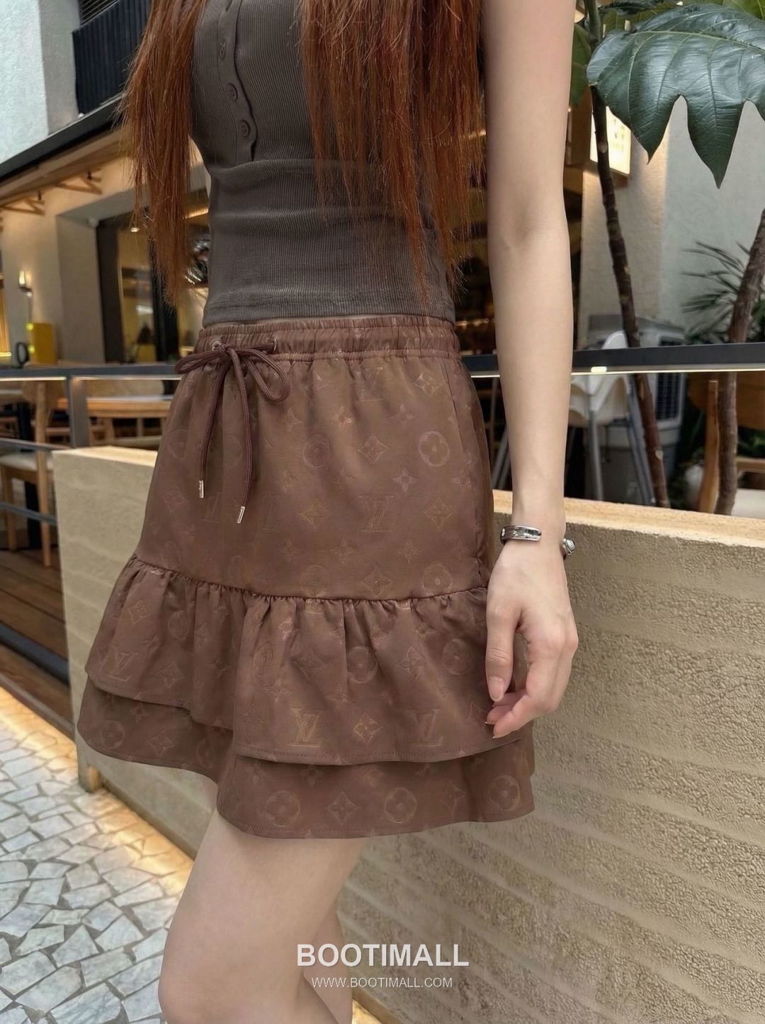 Prada 2026 S/S Polyester Skirt Structured Cut Logo Detail 프라다 폴리에스터 스커트 구조적 컷 로고 디테일 4