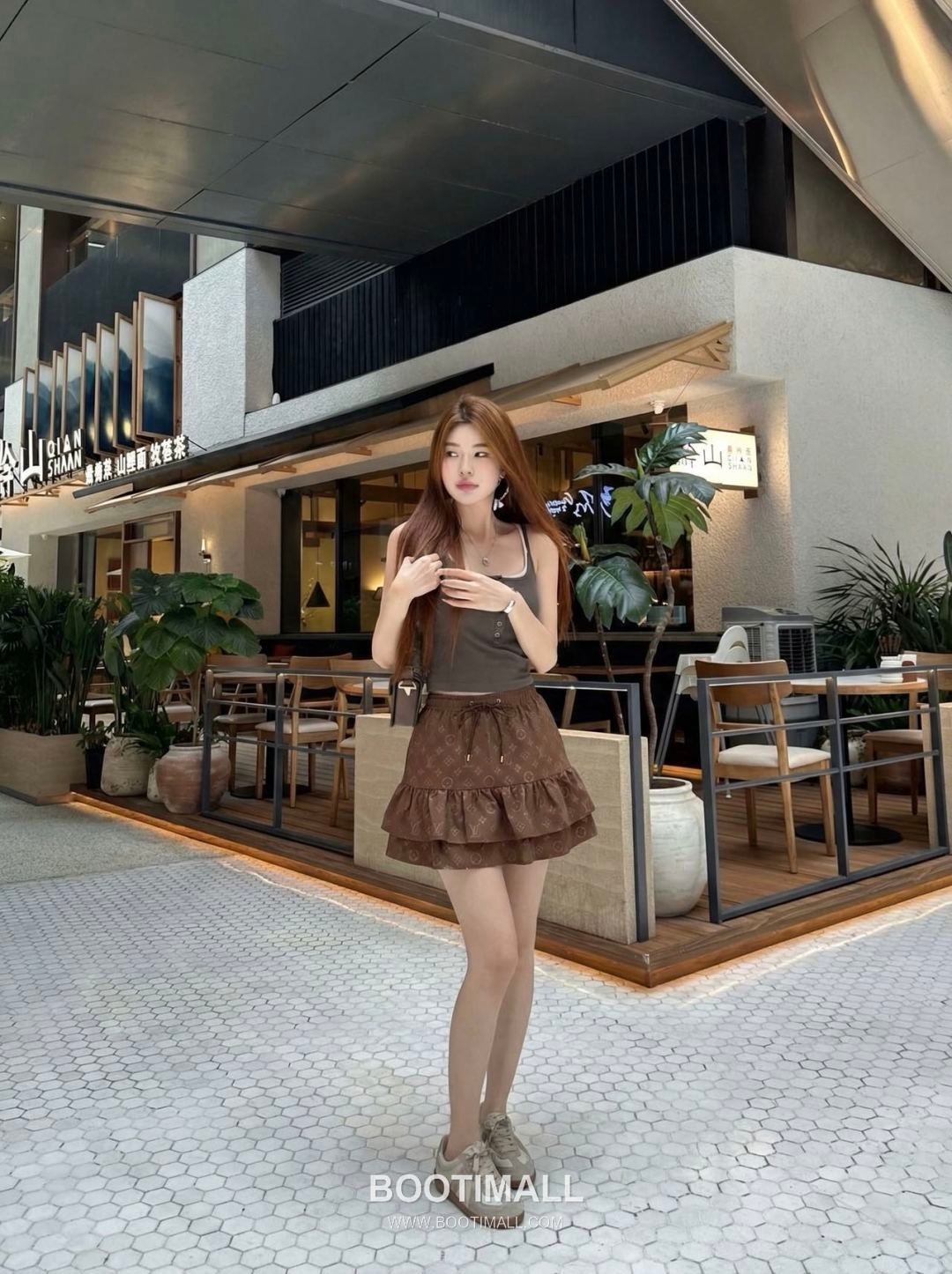 Prada 2026 S/S Polyester Skirt Structured Cut Logo Detail 프라다 폴리에스터 스커트 구조적 컷 로고 디테일 5