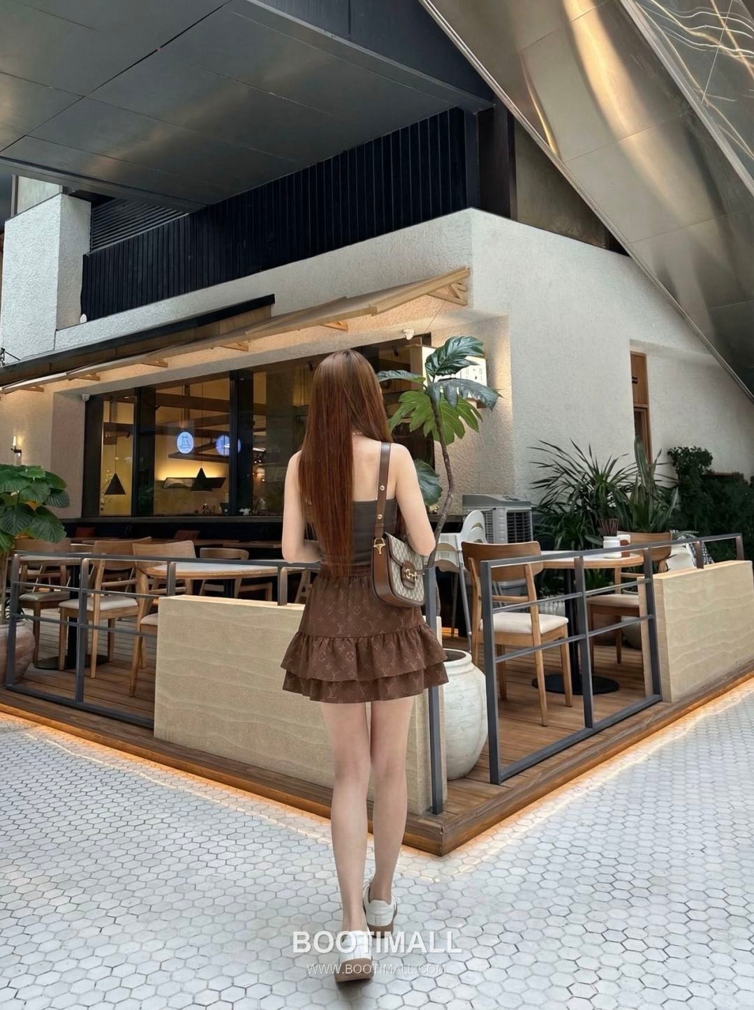 Prada 2026 S/S Polyester Skirt Structured Cut Logo Detail 프라다 폴리에스터 스커트 구조적 컷 로고 디테일 6