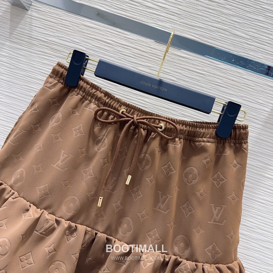 Prada 2026 S/S Polyester Skirt Structured Cut Logo Detail 프라다 폴리에스터 스커트 구조적 컷 로고 디테일 8