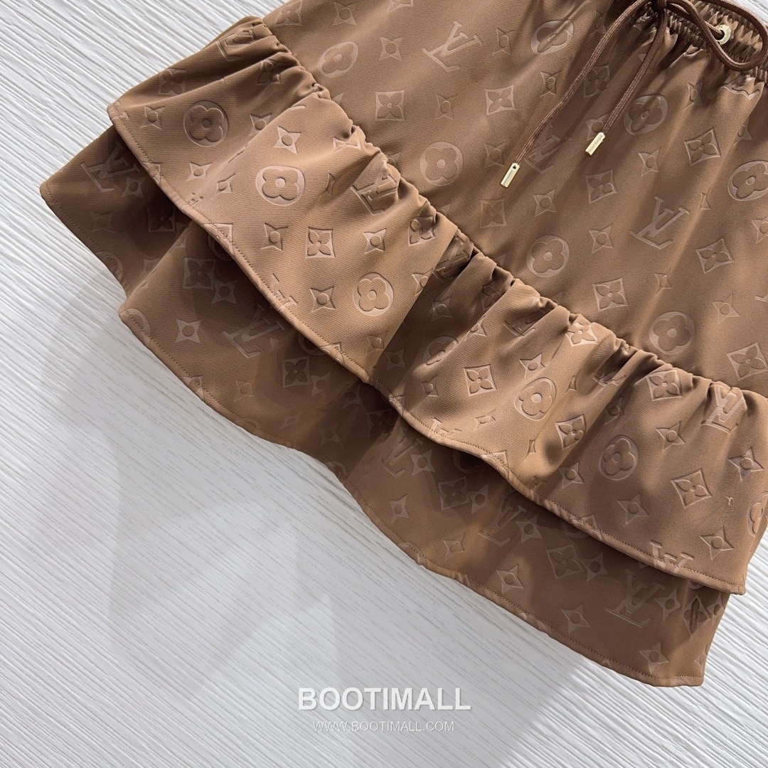 Prada 2026 S/S Polyester Skirt Structured Cut Logo Detail 프라다 폴리에스터 스커트 구조적 컷 로고 디테일 11