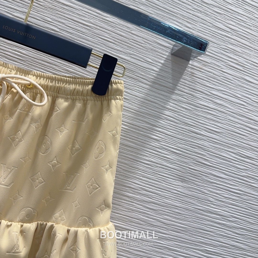 Prada 2026 S/S Polyester Skirt Structured Cut Logo Detail 프라다 폴리에스터 스커트 구조적 컷 로고 디테일 10