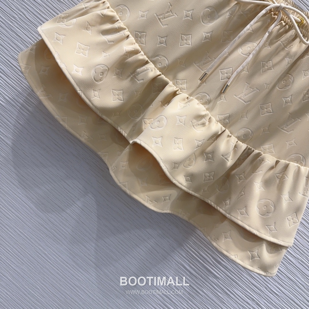 Prada 2026 S/S Polyester Skirt Structured Cut Logo Detail 프라다 폴리에스터 스커트 구조적 컷 로고 디테일 11