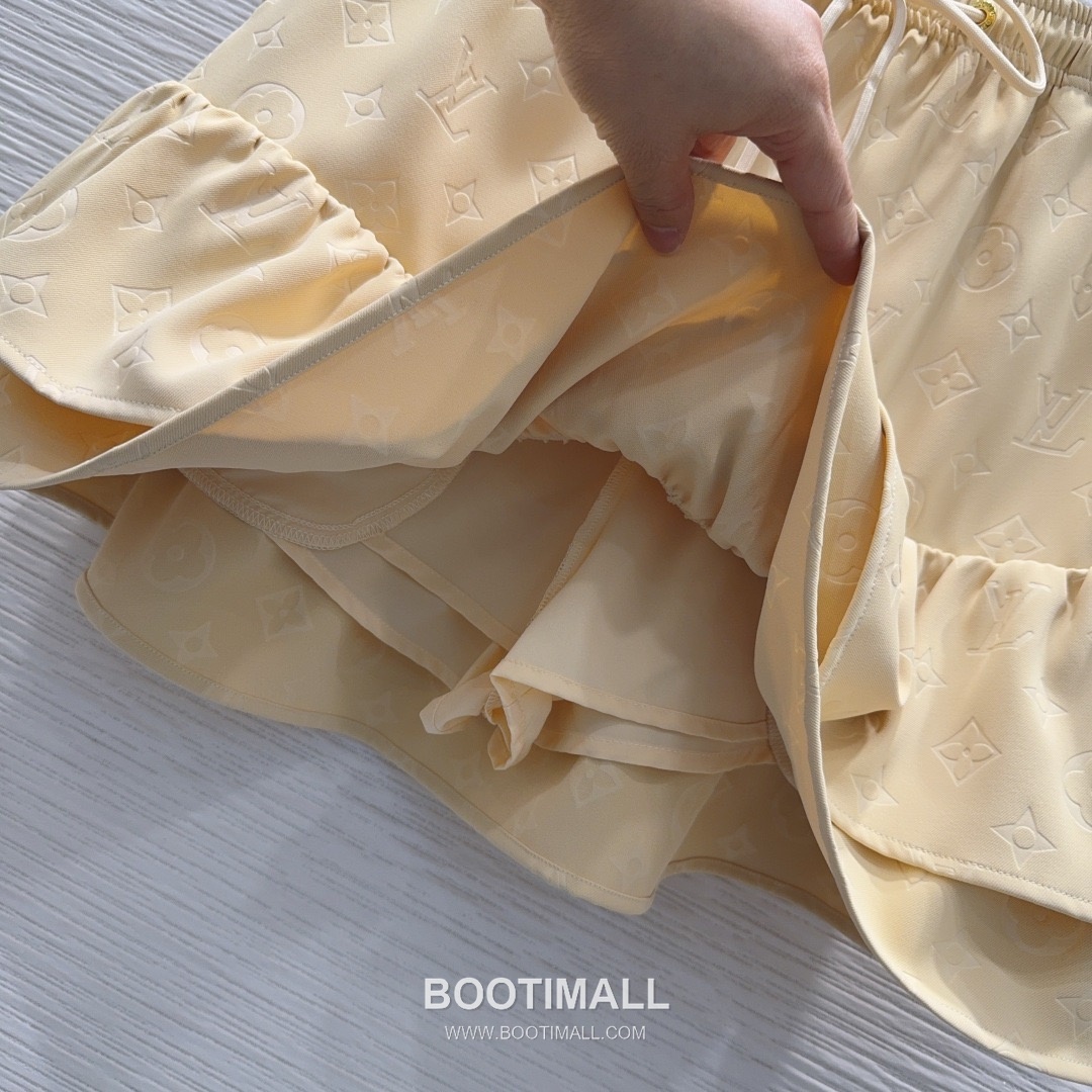 Prada 2026 S/S Polyester Skirt Structured Cut Logo Detail 프라다 폴리에스터 스커트 구조적 컷 로고 디테일 12