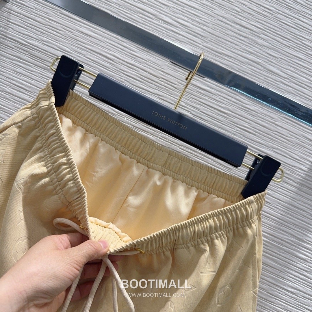 Prada 2026 S/S Polyester Skirt Structured Cut Logo Detail 프라다 폴리에스터 스커트 구조적 컷 로고 디테일 14