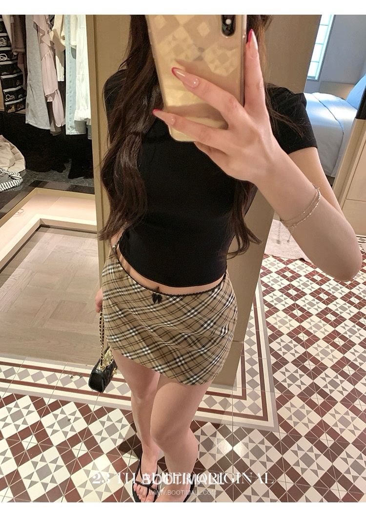 Burberry 2026 S/S Cotton Polyester Set Cropped T-Shirt Check Skirt Lace Detail 버버리 코튼 폴리에스터 세트 크롭 티셔츠 체크 스커트 레이스 디테일 1