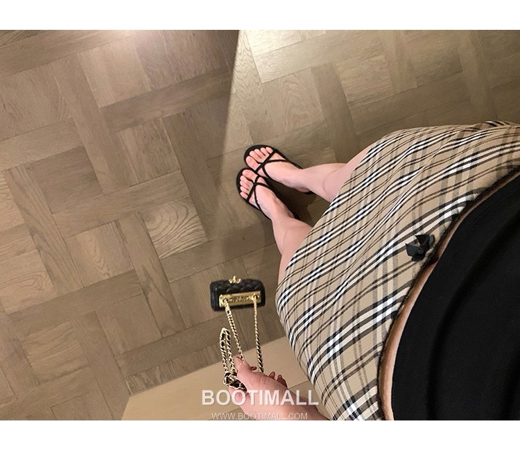 Burberry 2026 S/S Cotton Polyester Set Cropped T-Shirt Check Skirt Lace Detail 버버리 코튼 폴리에스터 세트 크롭 티셔츠 체크 스커트 레이스 디테일 8