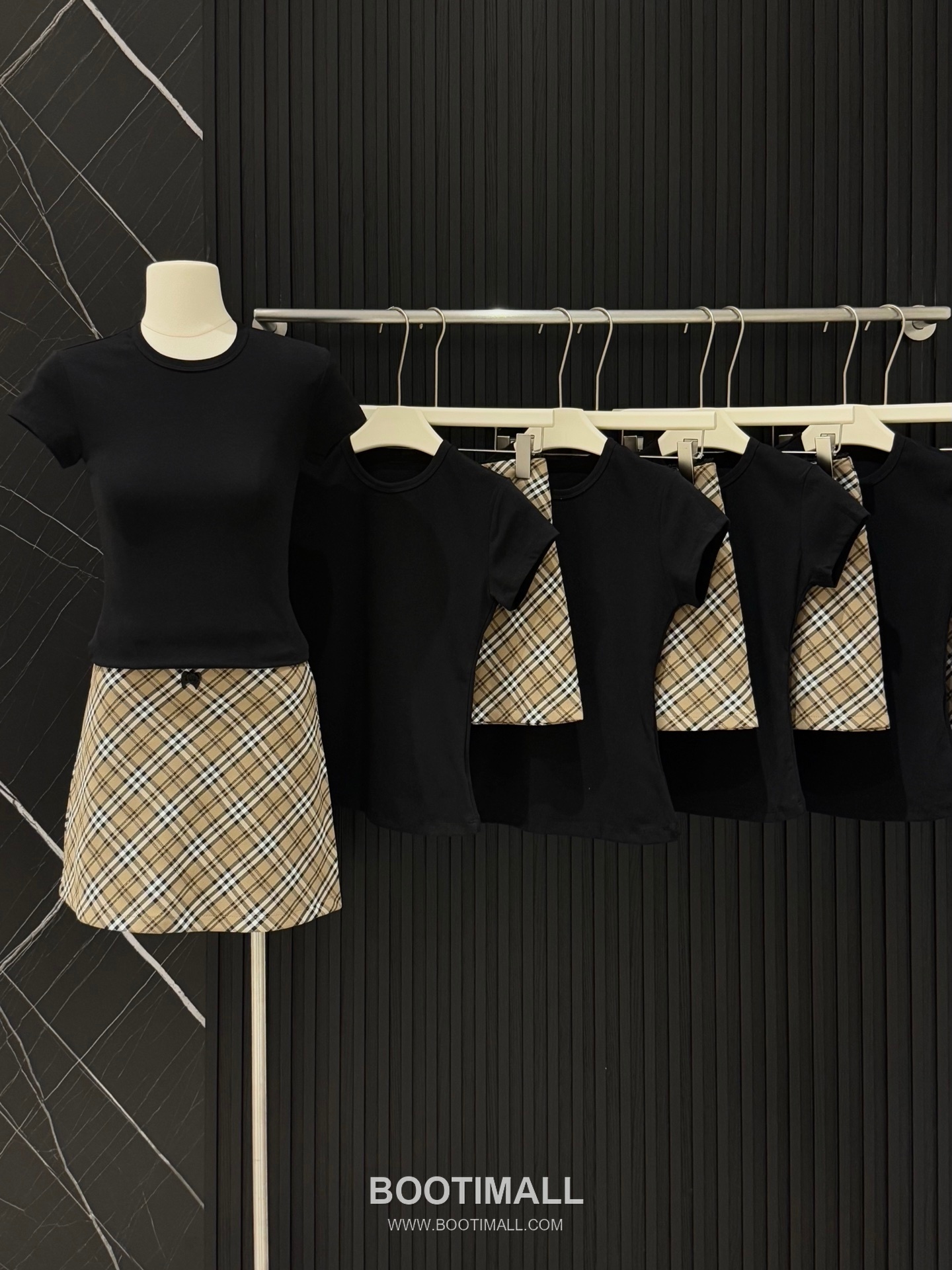 Burberry 2026 S/S Cotton Polyester Set Cropped T-Shirt Check Skirt Lace Detail 버버리 코튼 폴리에스터 세트 크롭 티셔츠 체크 스커트 레이스 디테일 19