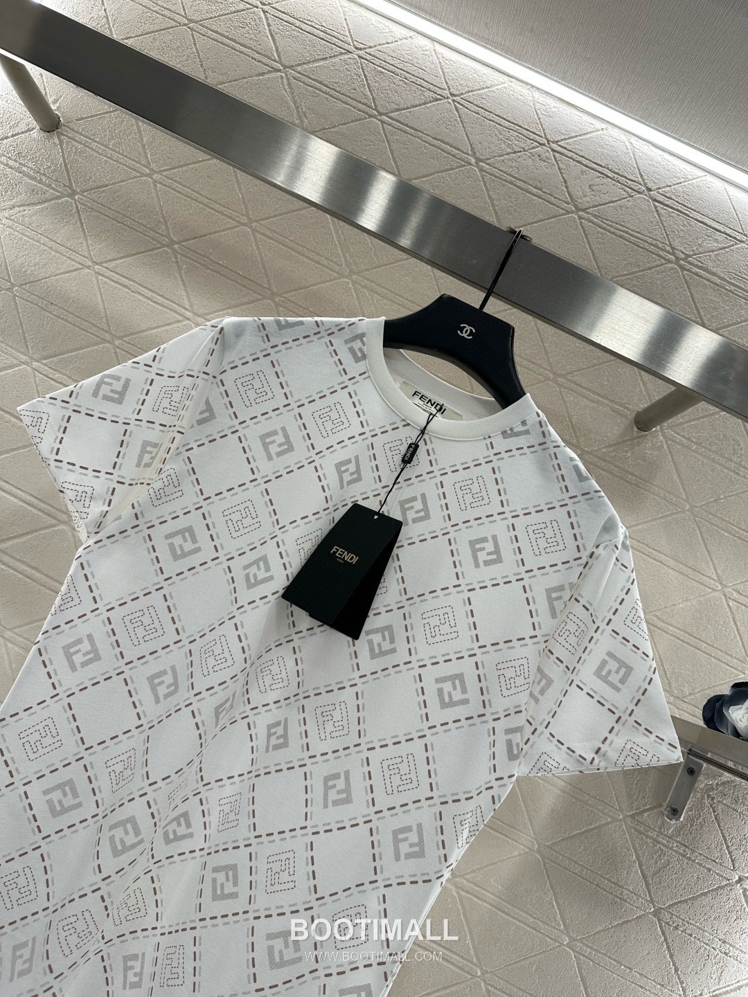 Fendi 2025 S/S Cotton T-Shirt Allover FF Diamond Print Logo Detail 펜디 코튼 티셔츠 올오버 FF 다이아몬드 프린트 로고 디테일 12