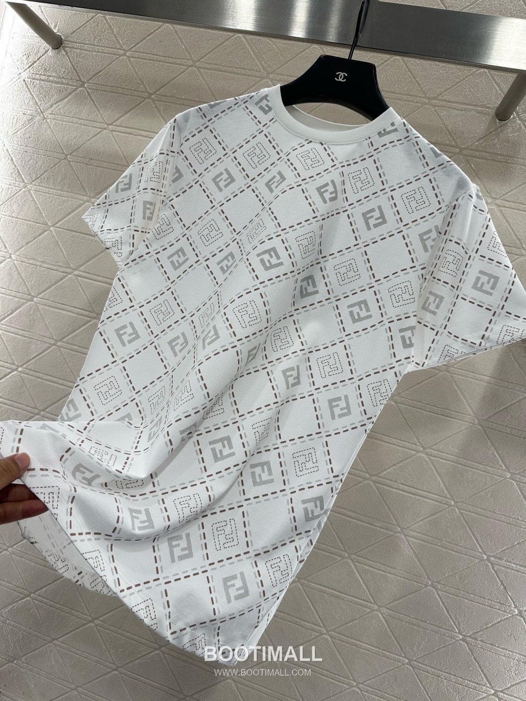 Fendi 2025 S/S Cotton T-Shirt Allover FF Diamond Print Logo Detail 펜디 코튼 티셔츠 올오버 FF 다이아몬드 프린트 로고 디테일 13