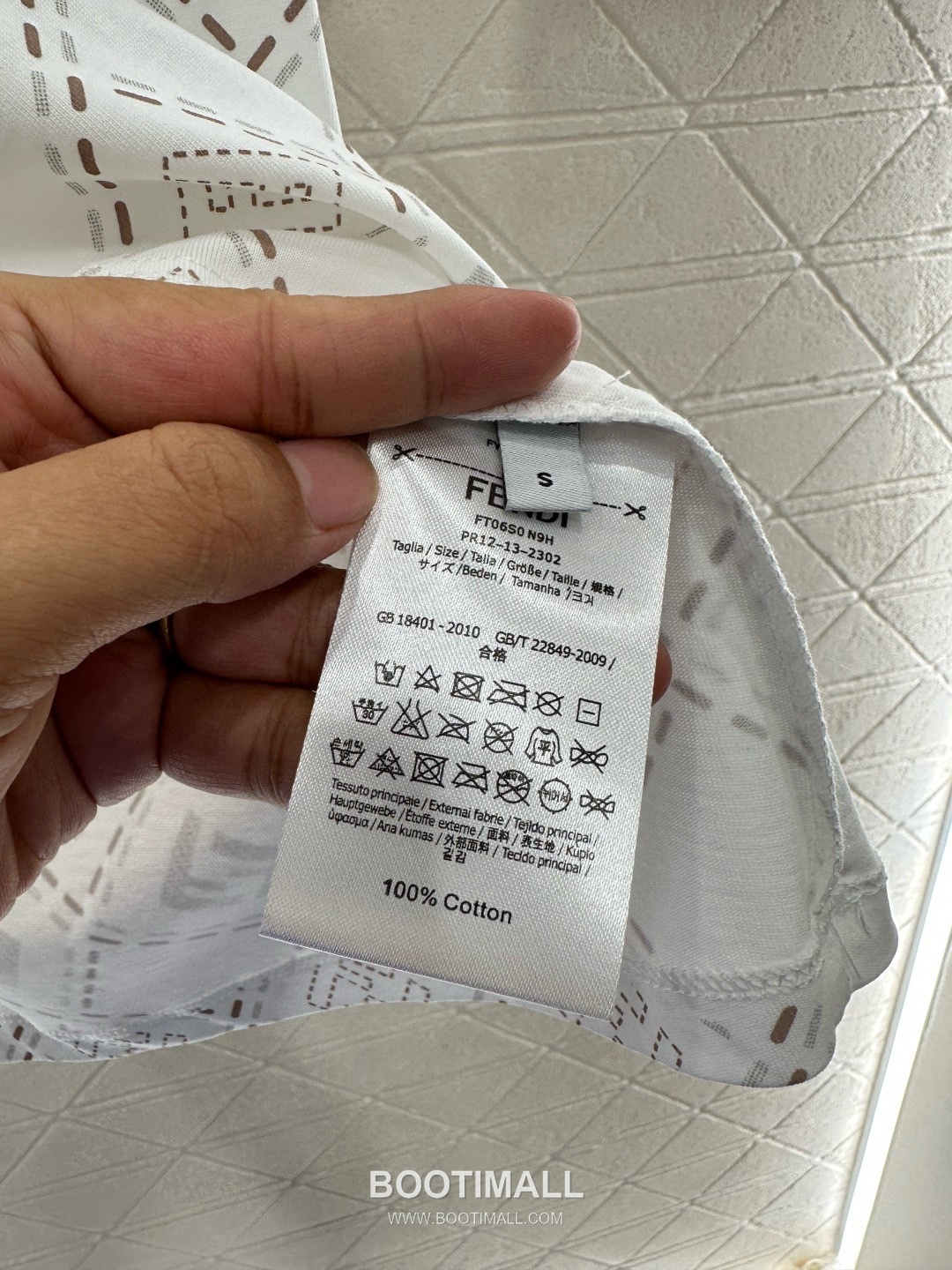 Fendi 2025 S/S Cotton T-Shirt Allover FF Diamond Print Logo Detail 펜디 코튼 티셔츠 올오버 FF 다이아몬드 프린트 로고 디테일 14