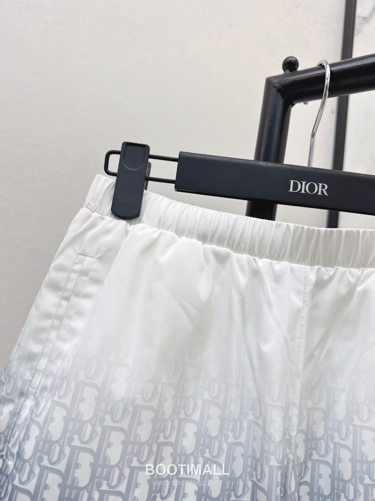 Dior 2026 S/S Polyester Shorts Gradient Logo Elastic Waist Detail 디올 폴리에스터 쇼츠 그라디언트 로고 밴딩 허리 디테일 5