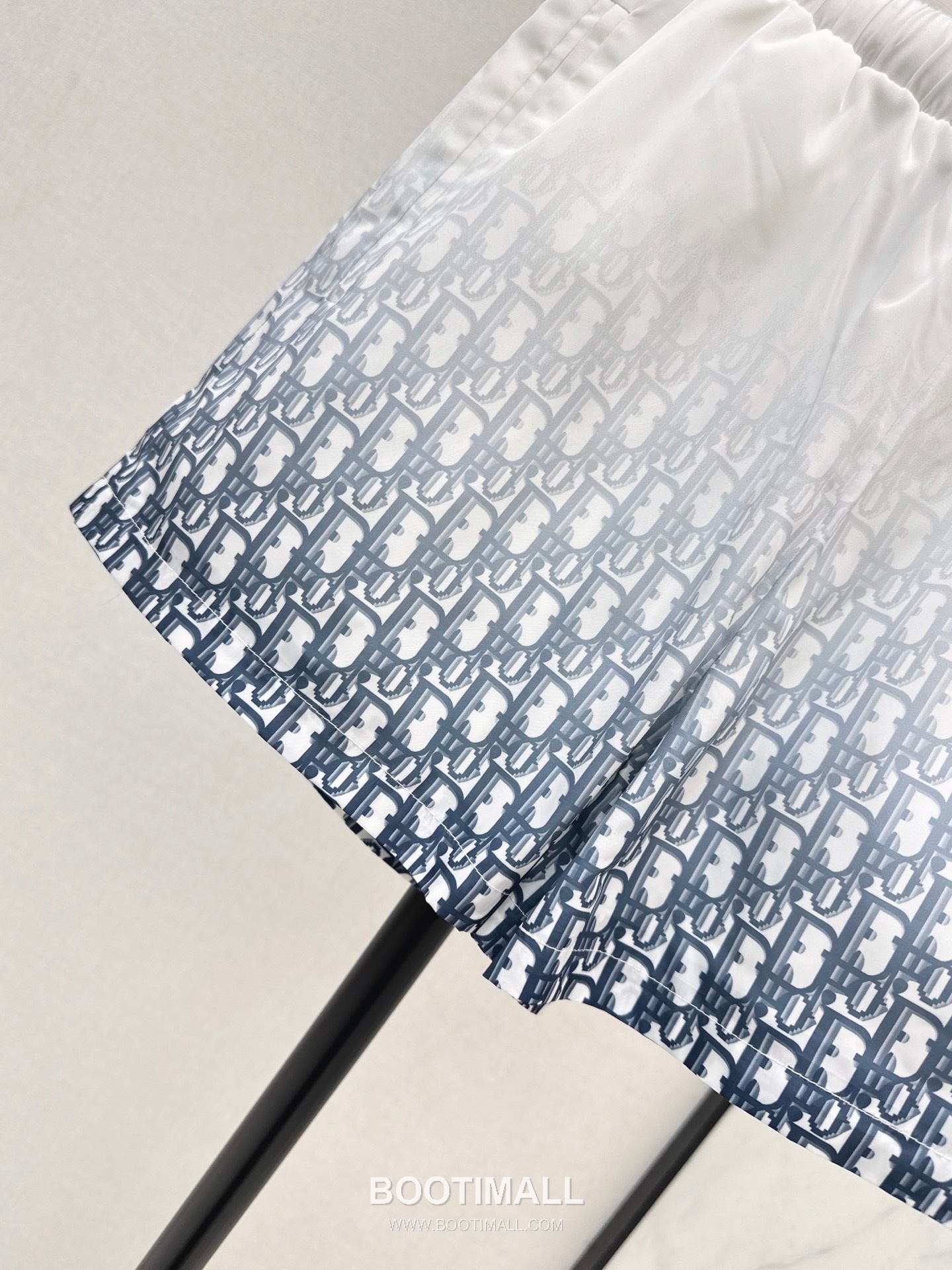 Dior 2026 S/S Polyester Shorts Gradient Logo Elastic Waist Detail 디올 폴리에스터 쇼츠 그라디언트 로고 밴딩 허리 디테일 7