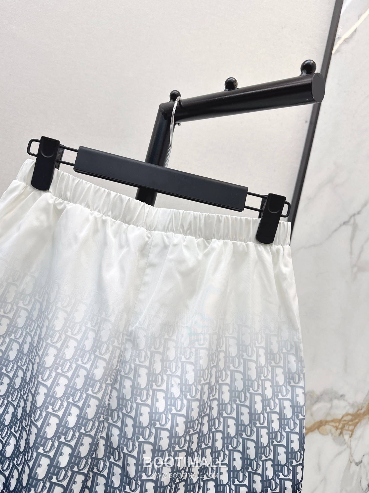 Dior 2026 S/S Polyester Shorts Gradient Logo Elastic Waist Detail 디올 폴리에스터 쇼츠 그라디언트 로고 밴딩 허리 디테일 9