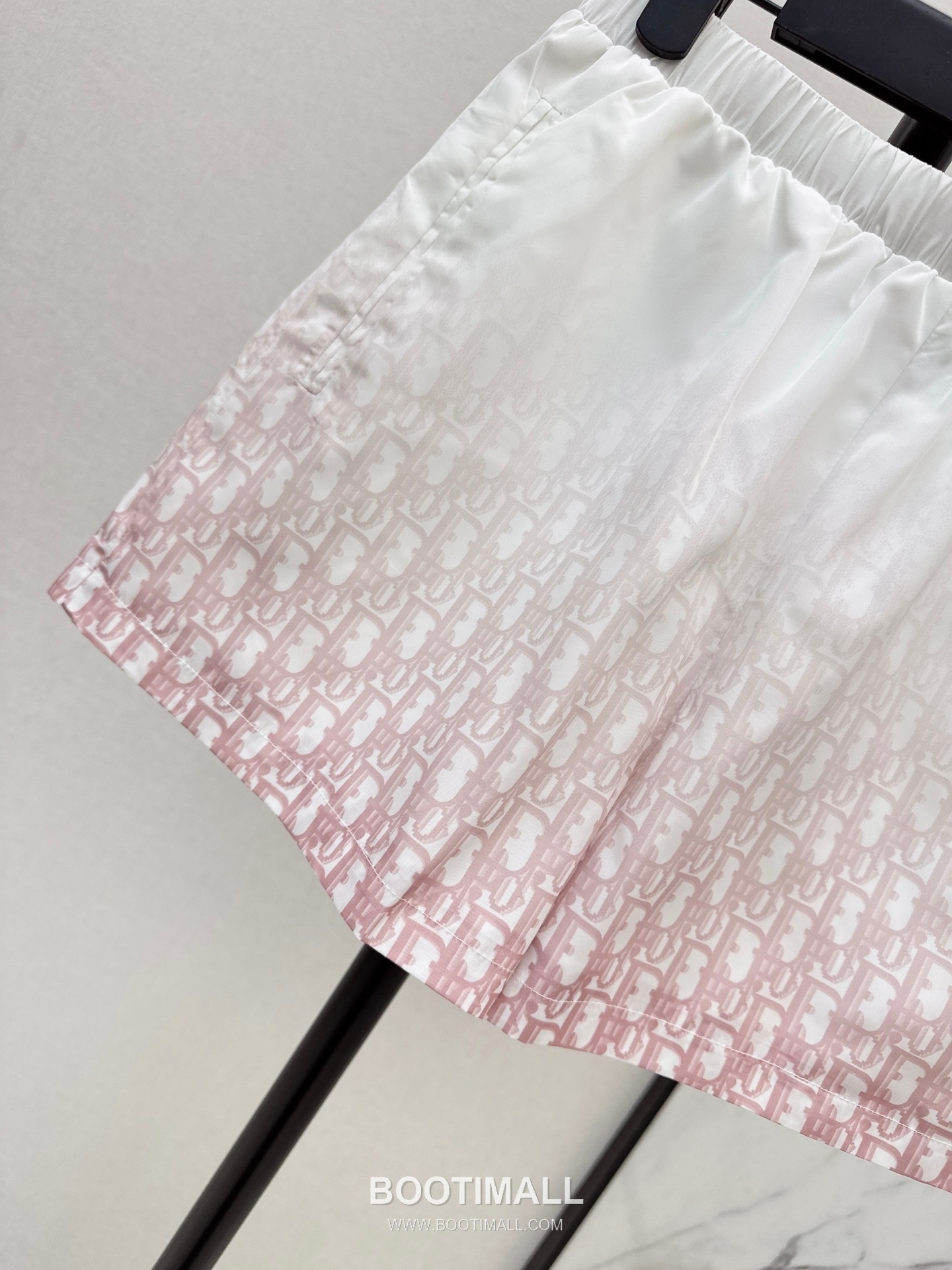 Dior 2026 S/S Polyester Shorts Gradient Logo Elastic Waist Detail 디올 폴리에스터 쇼츠 그라디언트 로고 밴딩 허리 디테일 7