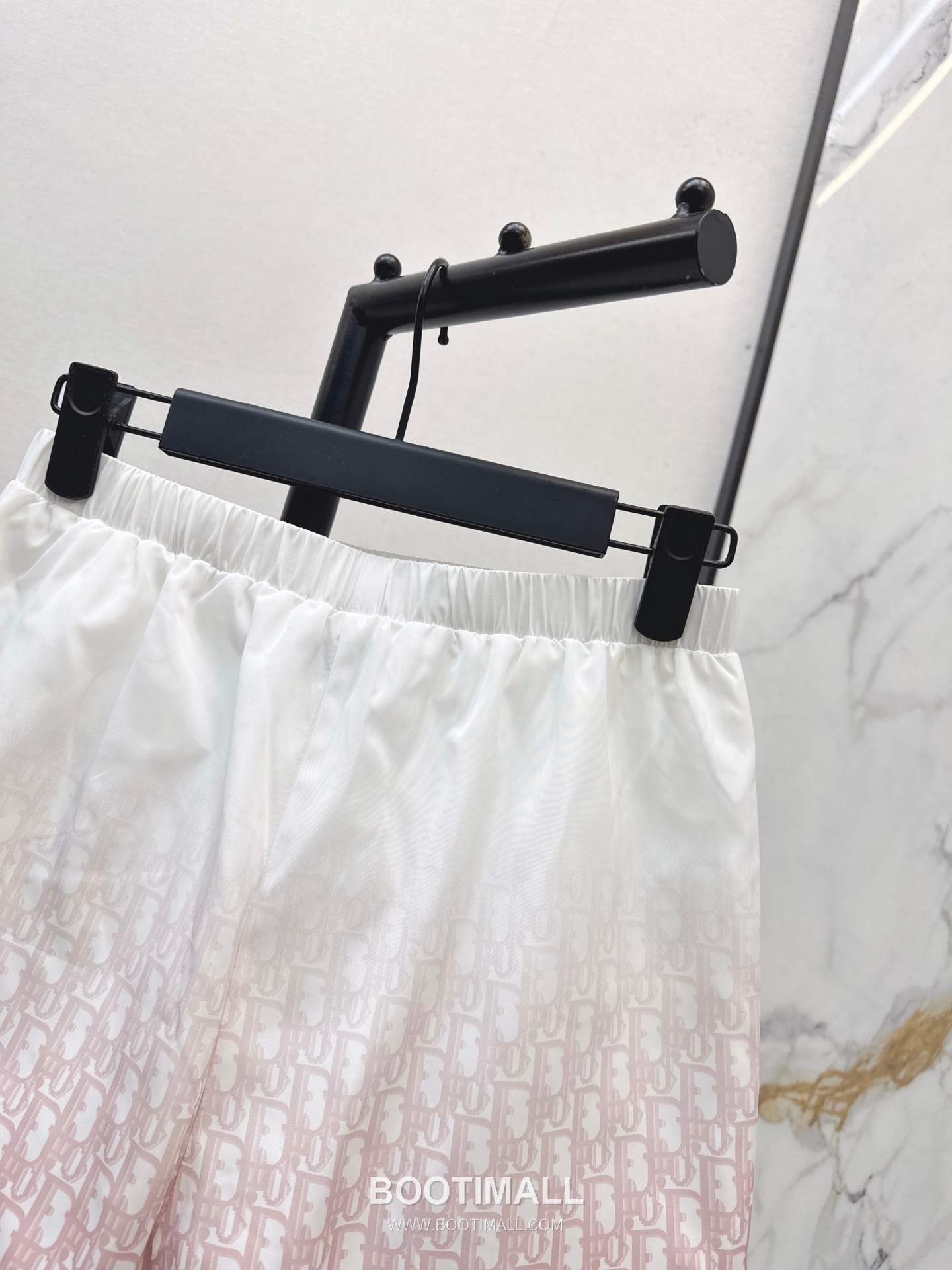 Dior 2026 S/S Polyester Shorts Gradient Logo Elastic Waist Detail 디올 폴리에스터 쇼츠 그라디언트 로고 밴딩 허리 디테일 9