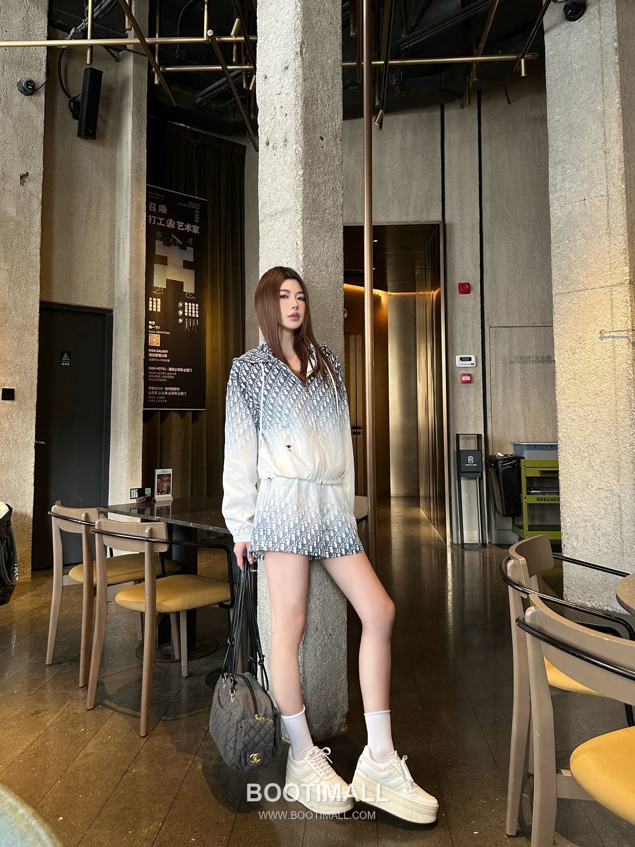 Dior 2026 S/S Polyester Jacket Hooded Gradient Logo Zip Detail 디올 폴리에스터 재킷 후드 그라디언트 로고 집 디테일 2