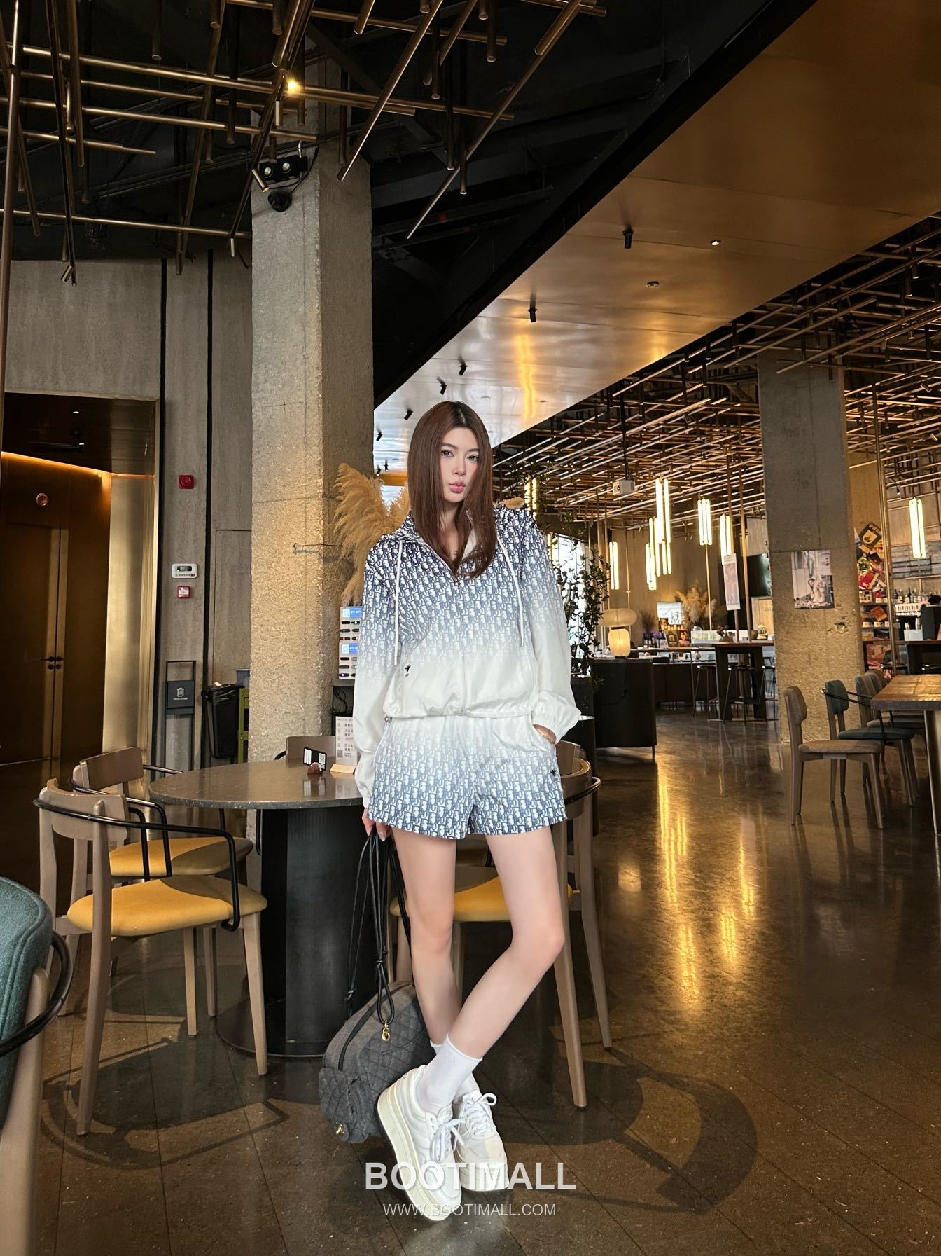 Dior 2026 S/S Polyester Jacket Hooded Gradient Logo Zip Detail 디올 폴리에스터 재킷 후드 그라디언트 로고 집 디테일 5