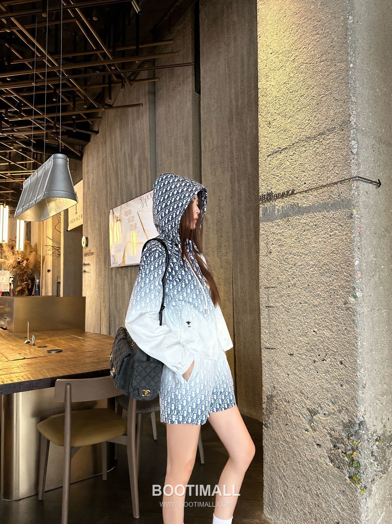 Dior 2026 S/S Polyester Jacket Hooded Gradient Logo Zip Detail 디올 폴리에스터 재킷 후드 그라디언트 로고 집 디테일 7