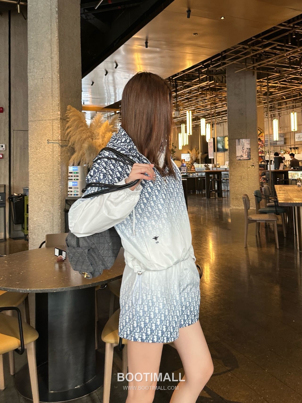 Dior 2026 S/S Polyester Jacket Hooded Gradient Logo Zip Detail 디올 폴리에스터 재킷 후드 그라디언트 로고 집 디테일 9