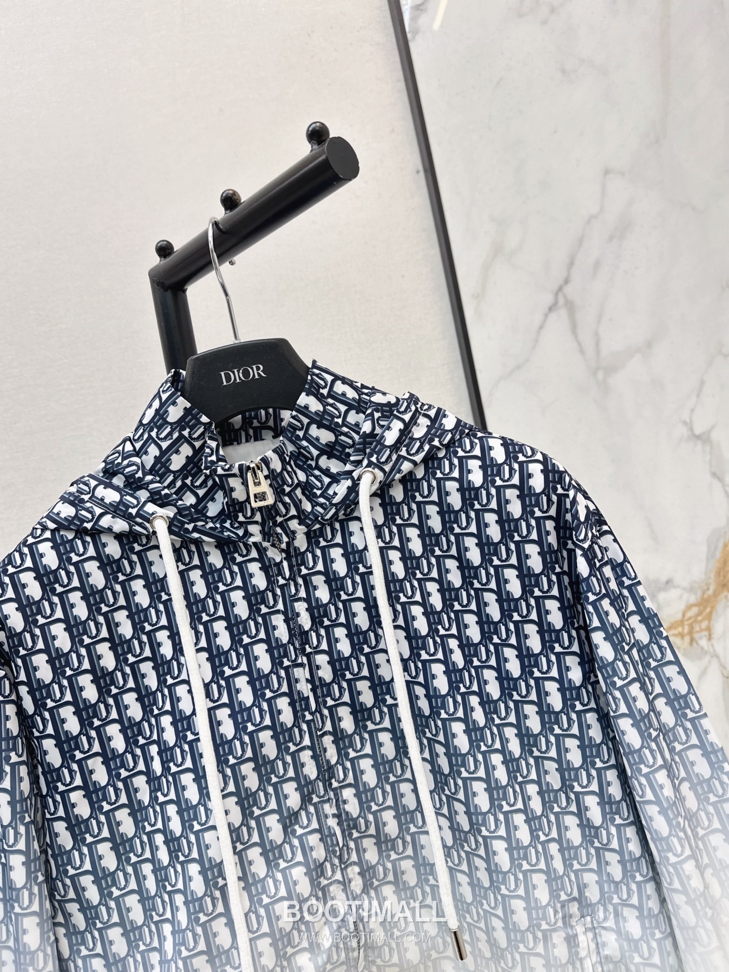 Dior 2026 S/S Polyester Jacket Hooded Gradient Logo Zip Detail 디올 폴리에스터 재킷 후드 그라디언트 로고 집 디테일 14