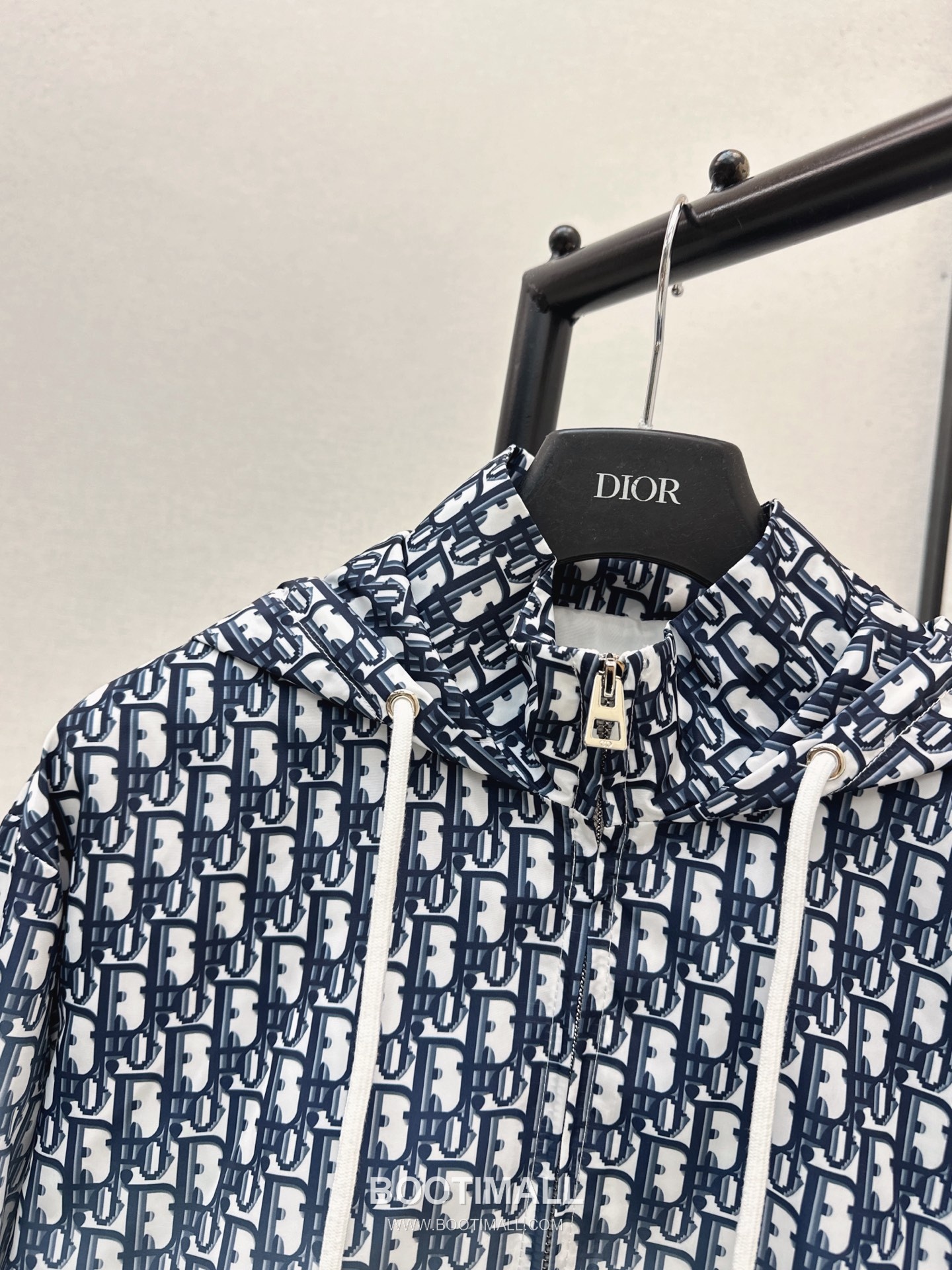 Dior 2026 S/S Polyester Jacket Hooded Gradient Logo Zip Detail 디올 폴리에스터 재킷 후드 그라디언트 로고 집 디테일 15