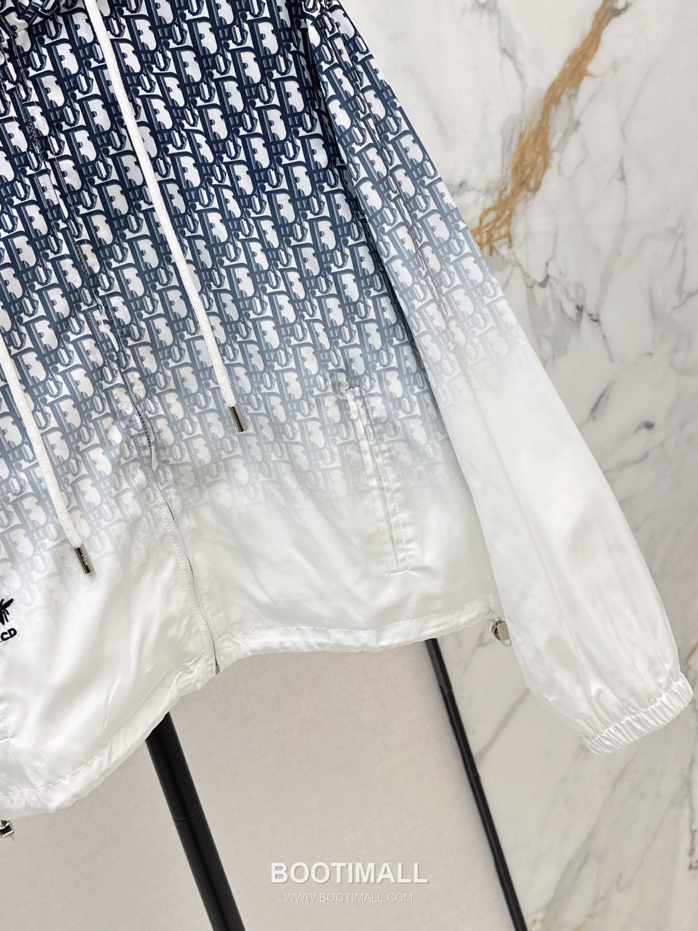 Dior 2026 S/S Polyester Jacket Hooded Gradient Logo Zip Detail 디올 폴리에스터 재킷 후드 그라디언트 로고 집 디테일 17