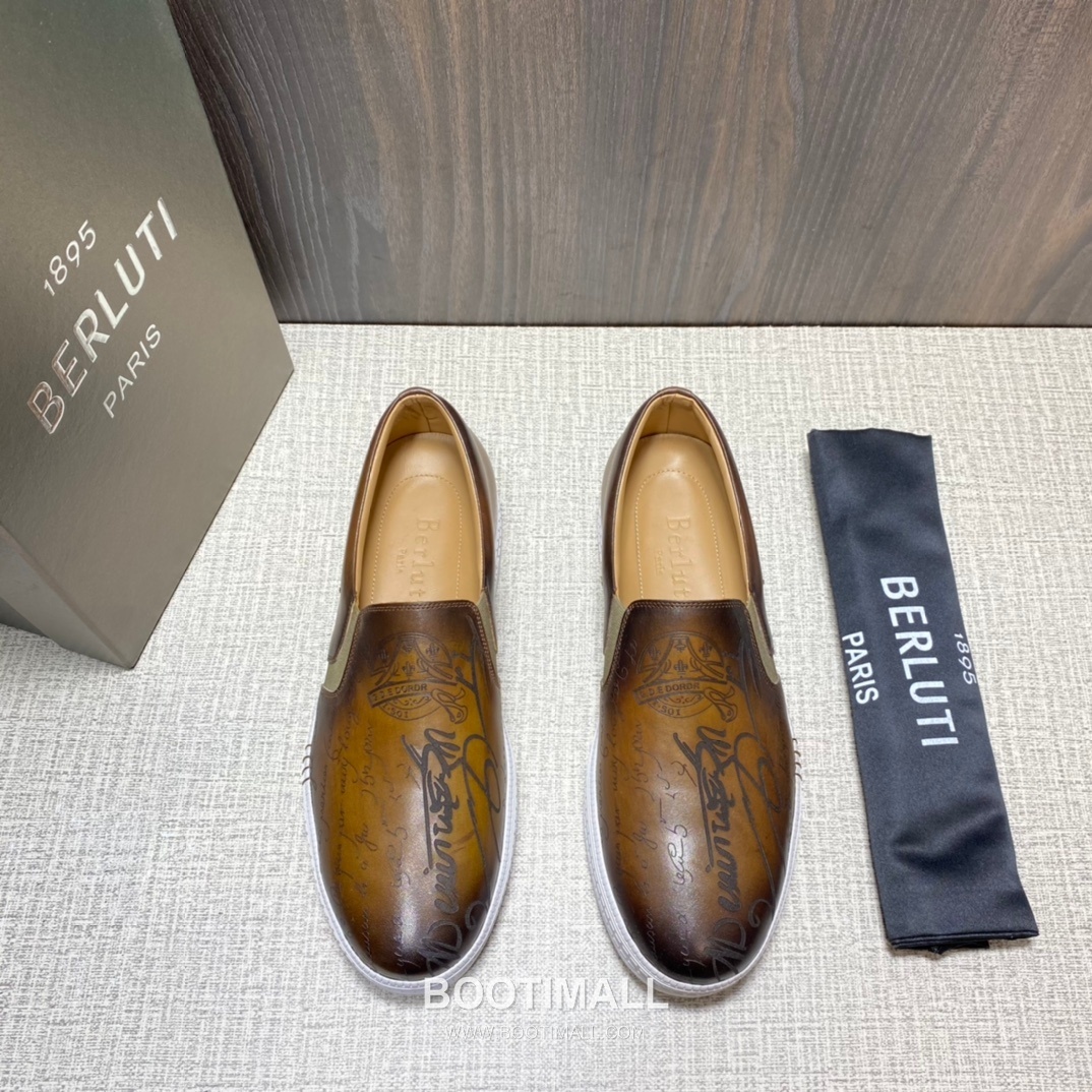 Berluti Playtime Palermo Calfskin Leather Slip-On Sneakers with Scritto TPU Sole Detail 벨루티 플레이타임 팔레르모 카프스킨 레더 슬립온 스니커즈 3.5cm 1