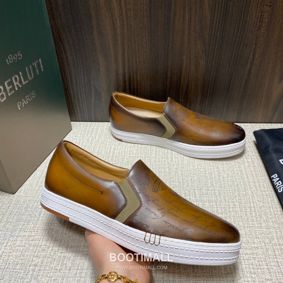 Berluti Playtime Palermo Calfskin Leather Slip-On Sneakers with Scritto TPU Sole Detail 벨루티 플레이타임 팔레르모 카프스킨 레더 슬립온 스니커즈 3.5cm 3