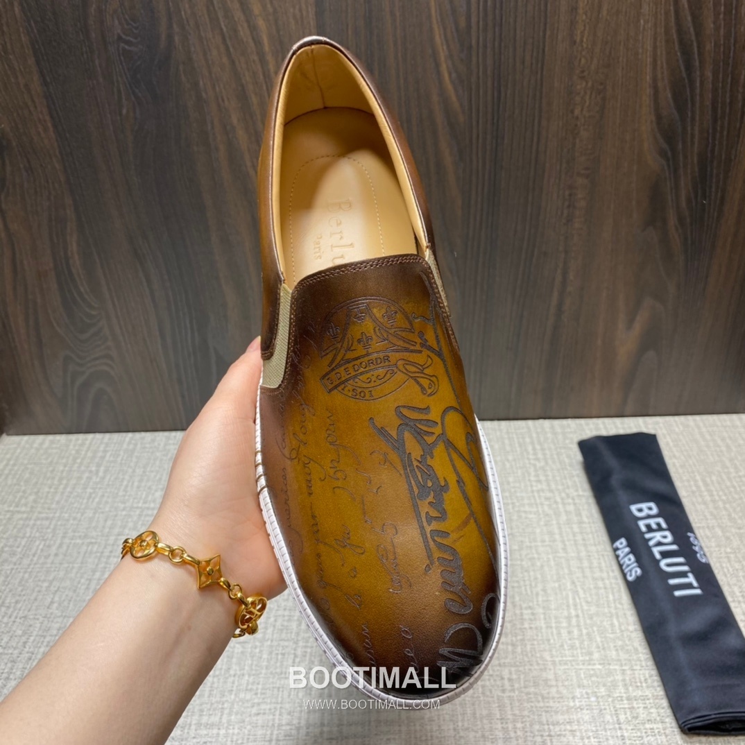 Berluti Playtime Palermo Calfskin Leather Slip-On Sneakers with Scritto TPU Sole Detail 벨루티 플레이타임 팔레르모 카프스킨 레더 슬립온 스니커즈 3.5cm 7